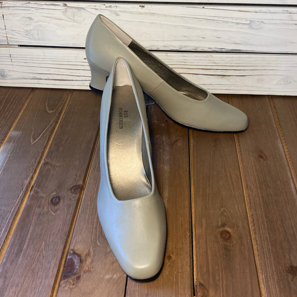 NIB Ros Hommerson Classic Heels Size 9.5 4A - Picture 1 of 5